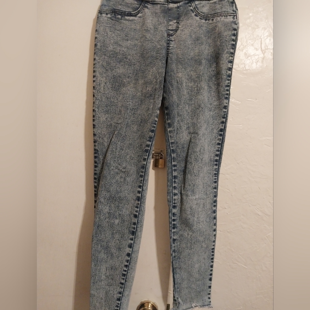 Distressed jeans - Picture 5 of 7